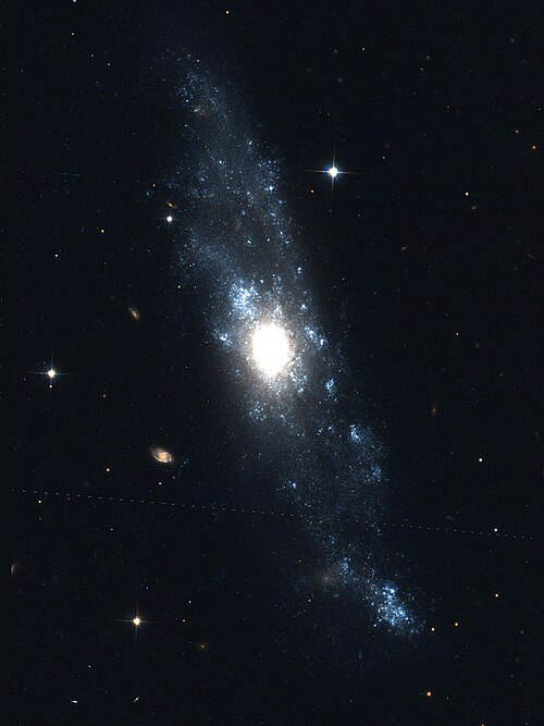 Fayl:NGC 2758 Hubble WikiSky.jpg