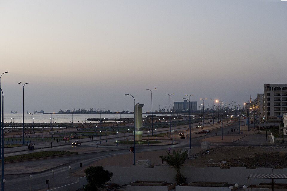 Fayl:Tartus sea side 3458.jpg