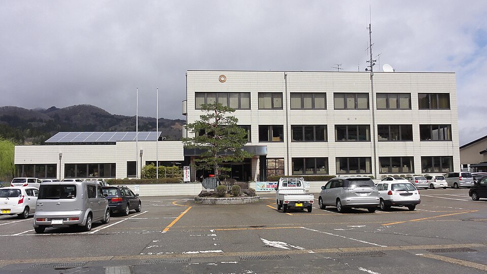Fayl:Yanaizu town office in Fukushima.JPG
