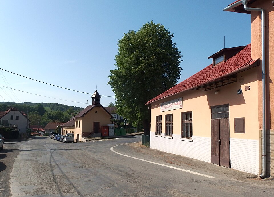 Fayl:Březůvky, střed.jpg