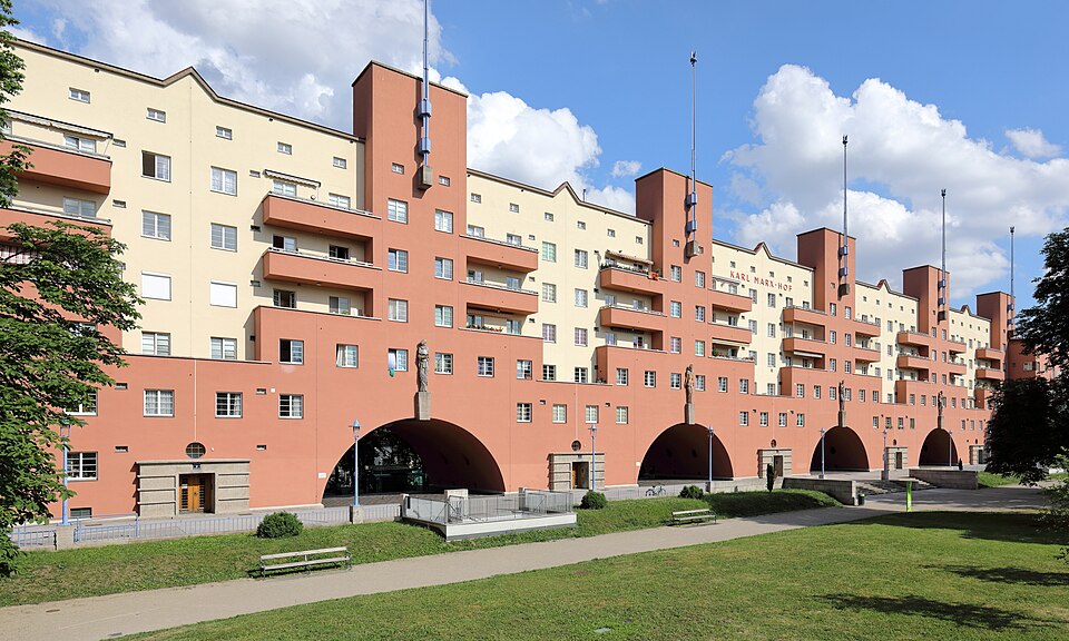 Fayl:Döbling (Wien) - Karl-Marx-Hof (2).JPG