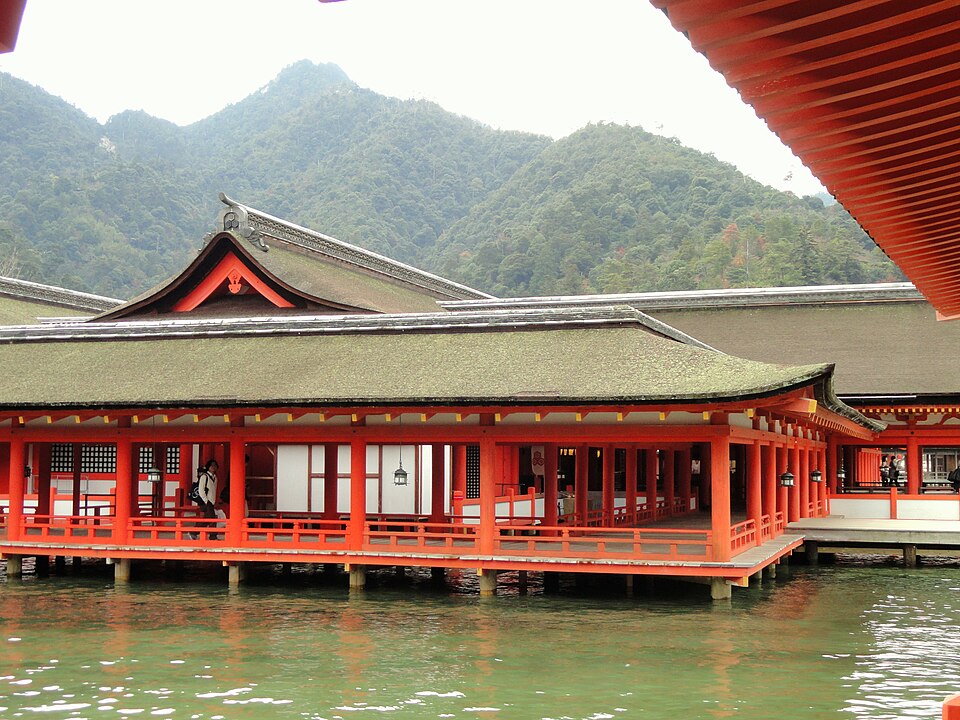 Fayl:Itsukushima Shinto Shrine - DSC01908.JPG