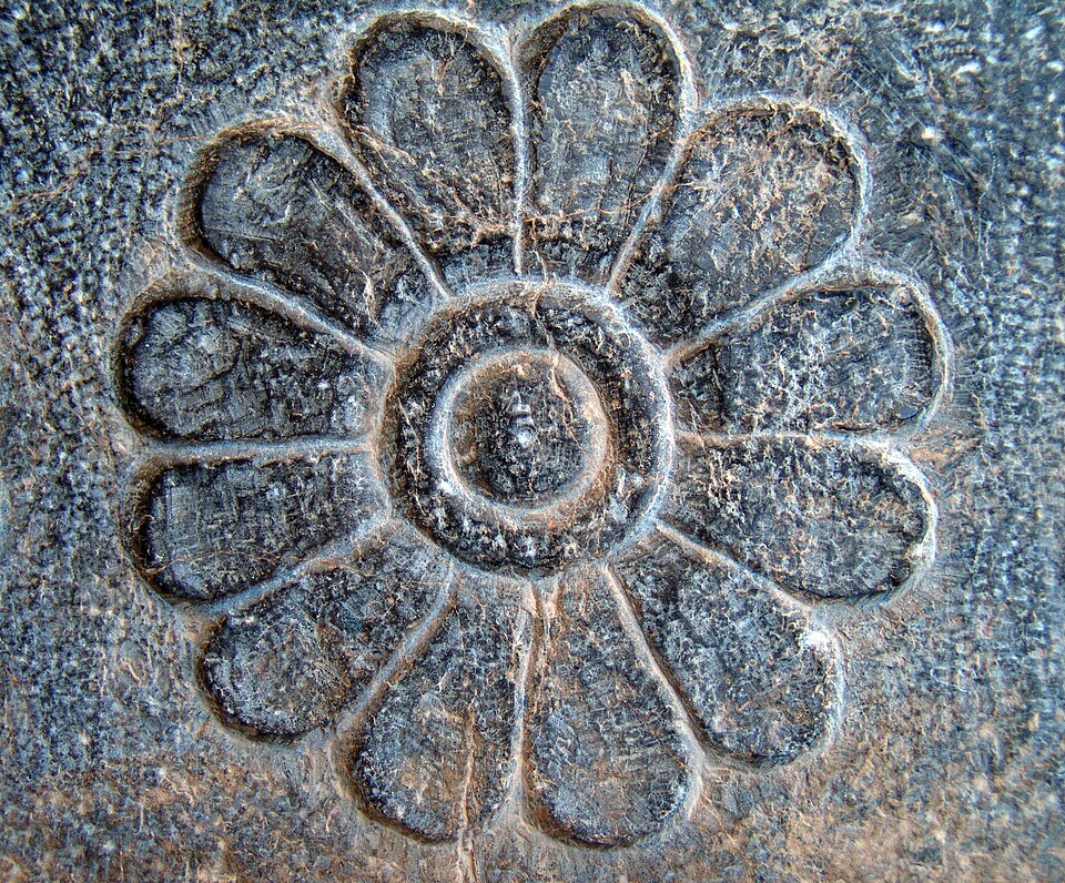 Fayl:Lotus Achaemenid architecture.JPG