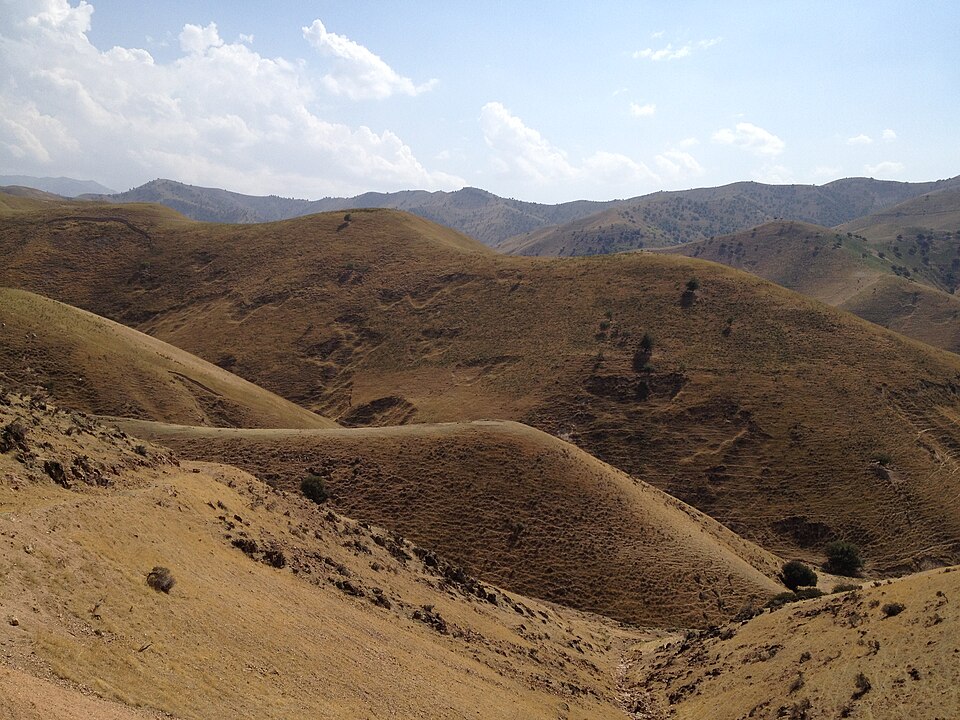 Fayl:Qurama mountains, Ungurli-kan mine.jpg