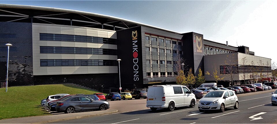 Fayl:Stadiummkweststand.jpg
