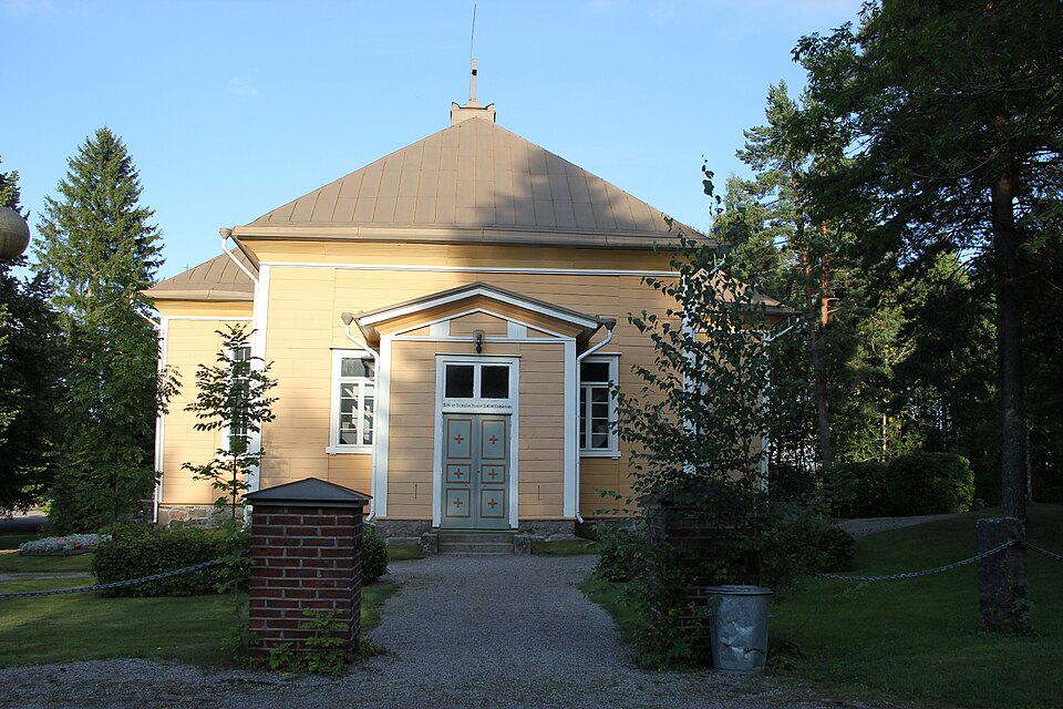 Fayl:Suomusjarven kirkko, west.jpg