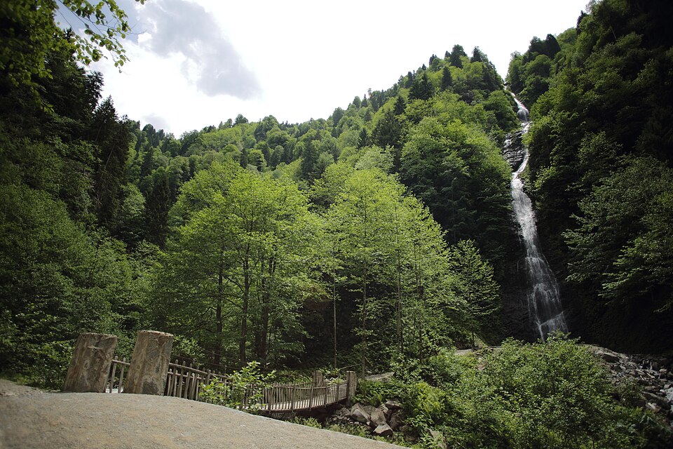 Fayl:Tar Creek Waterfall View.jpg