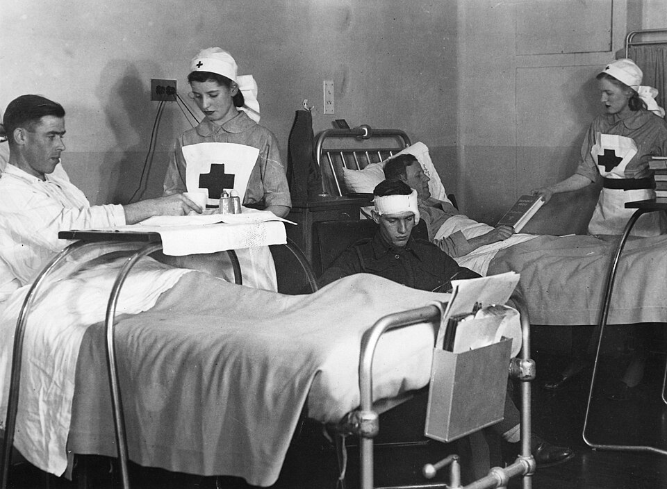Fayl:Young Red Cross nurses 1950s.jpg