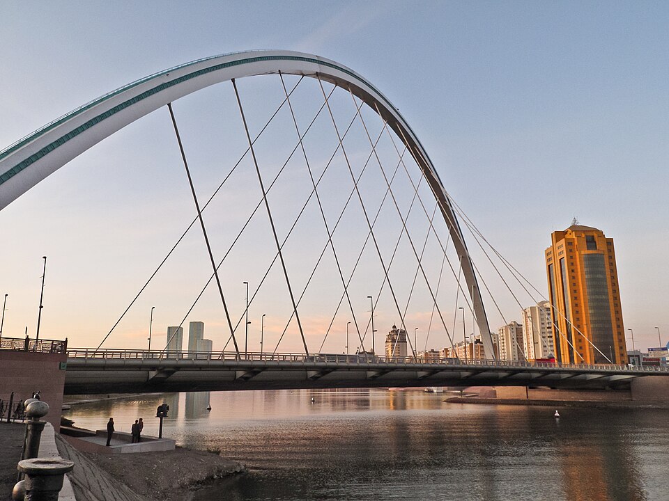 Fayl:Astana, by the River (4054863149).jpg