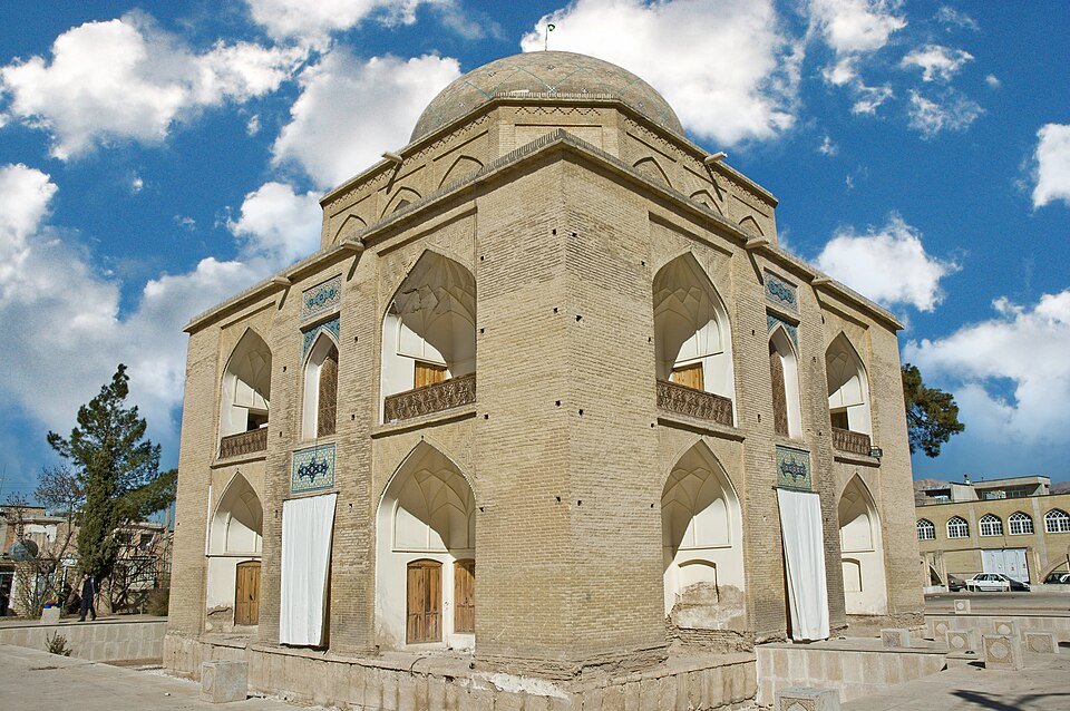 Fayl:BiBi Zeynab 2.jpg