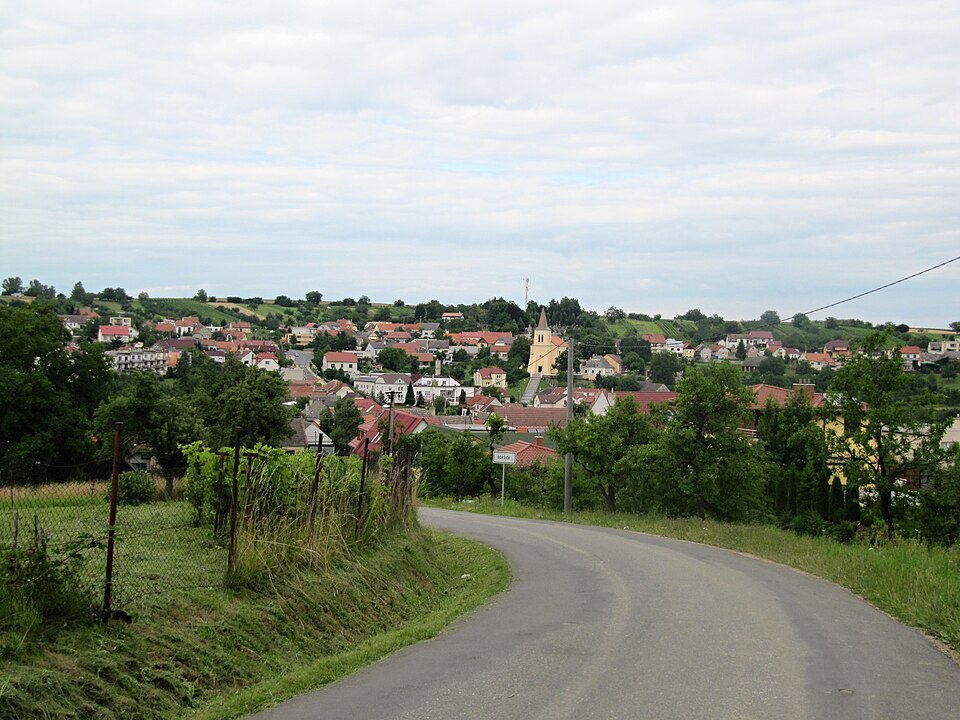 Fayl:Boršice, příjezd od Tučap.jpg