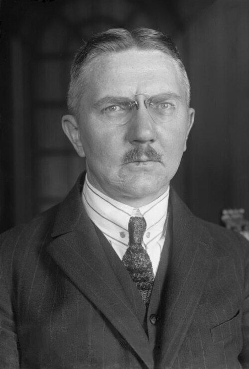 Fayl:Bundesarchiv Bild 102-12733, Hjalmar Schacht.jpg
