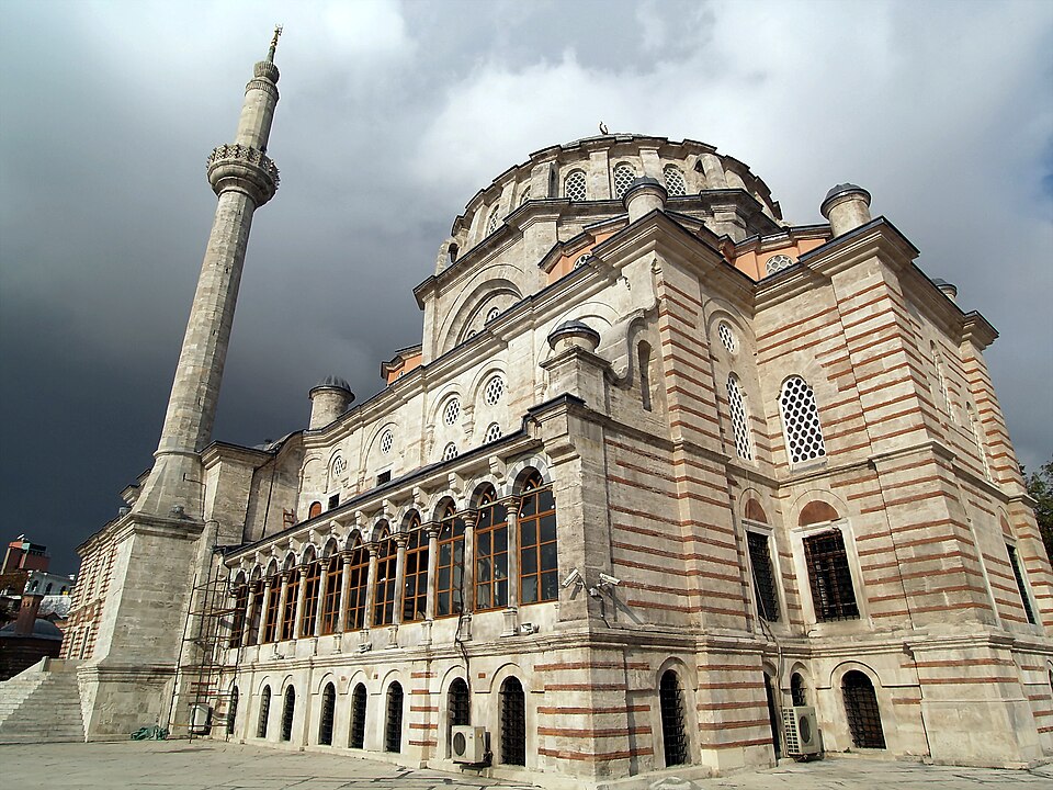 Fayl:LaleliMosqueView.jpg