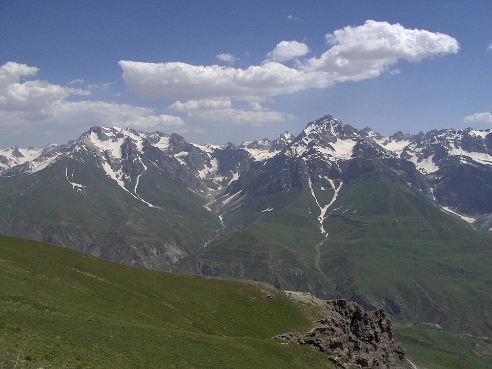Fayl:Tajik mountains.jpg