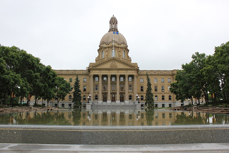 Fayl:2011 Alberta Legislature Building 03.jpg