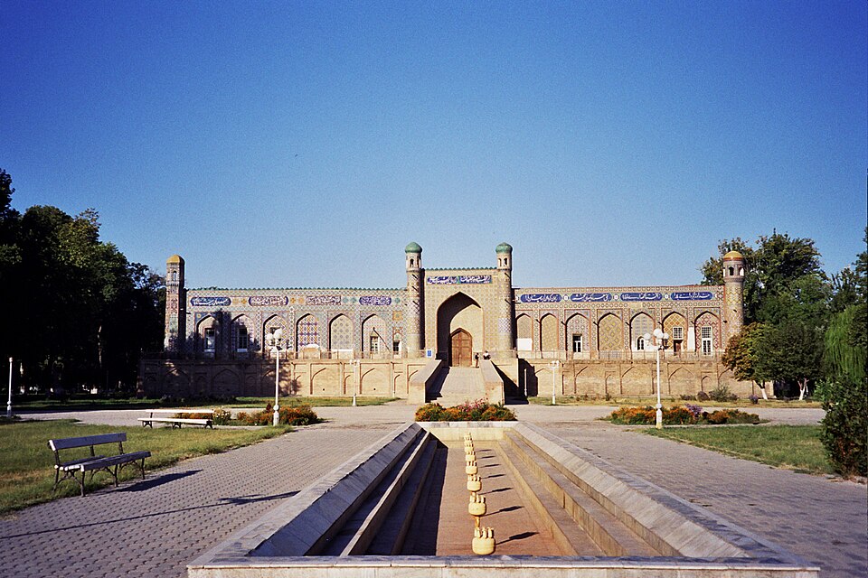 Fayl:Khudayar Khan Palace, Kokand (2004-09-19).jpg