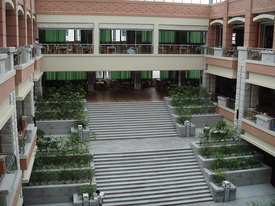 Fayl:Libraryinterior.JPG