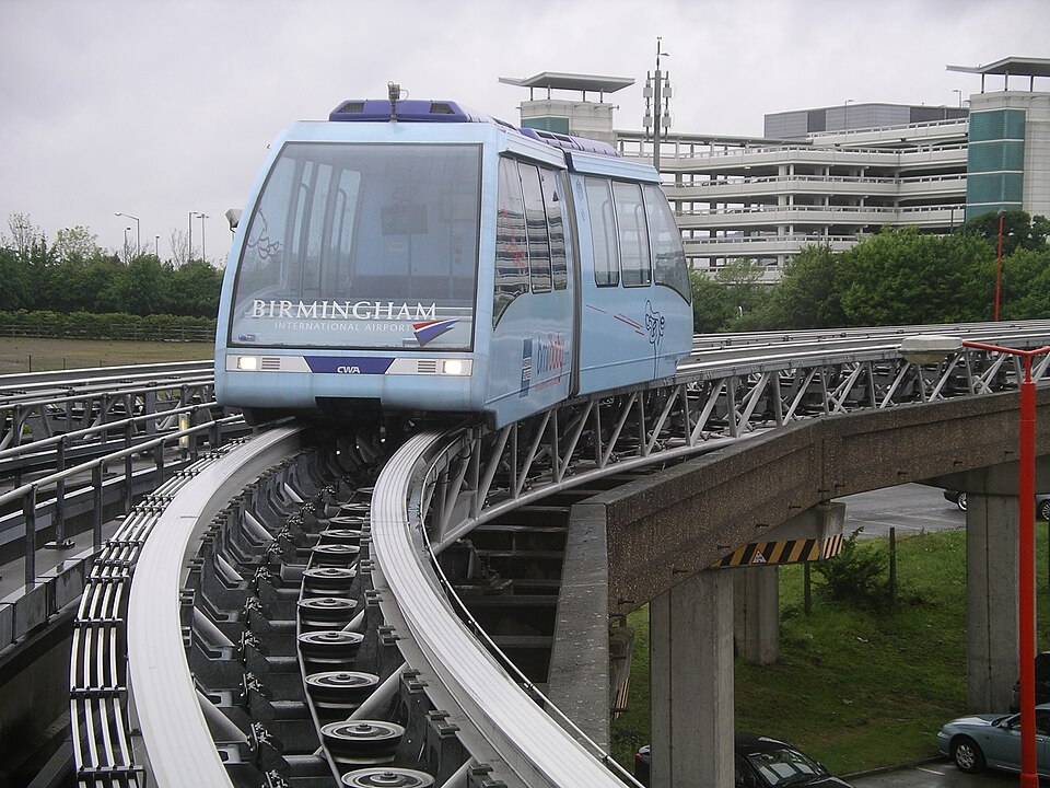 Fayl:Overhead train 11y07.JPG
