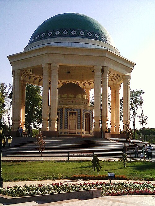 Fayl:Мақбараи Камоли Хуҷандӣ.jpg