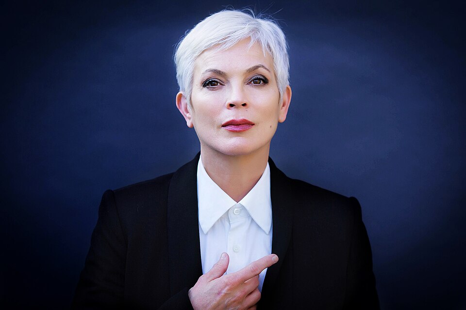 Fayl:Elizabeth Gracen pic.jpg