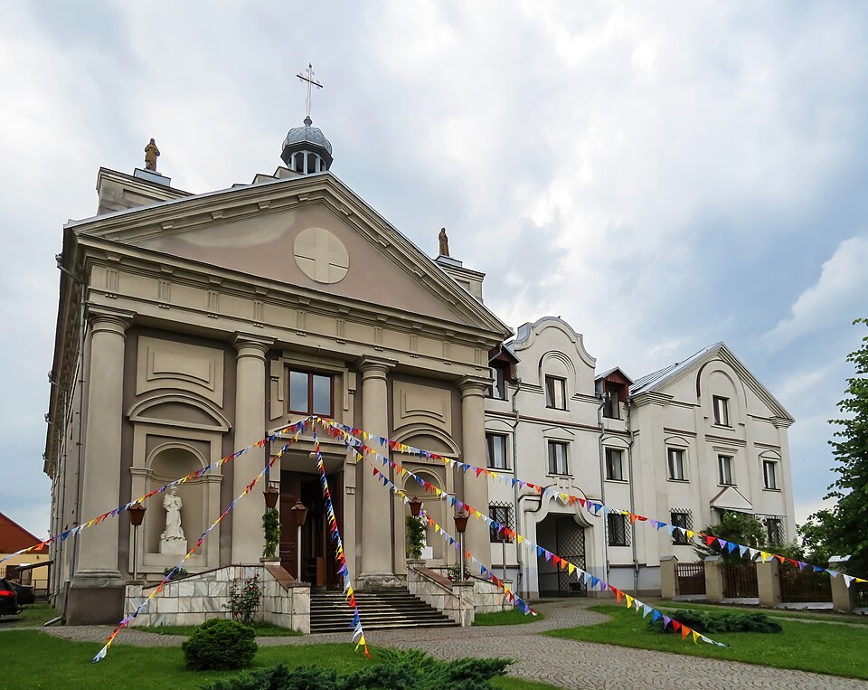 Fayl:Krasyliv catholic church.jpg