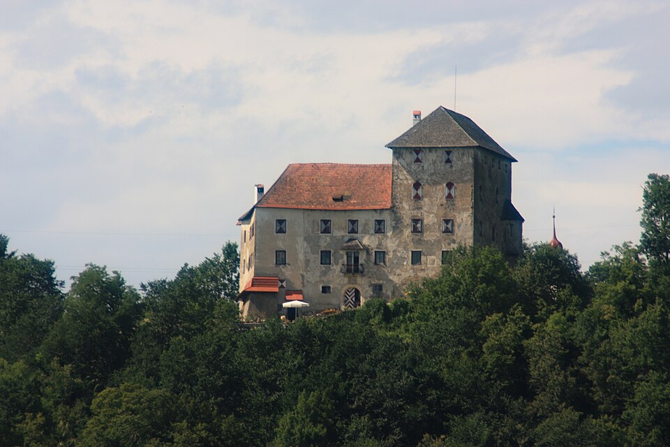 Fayl:Schloss Neudenstein4.JPG