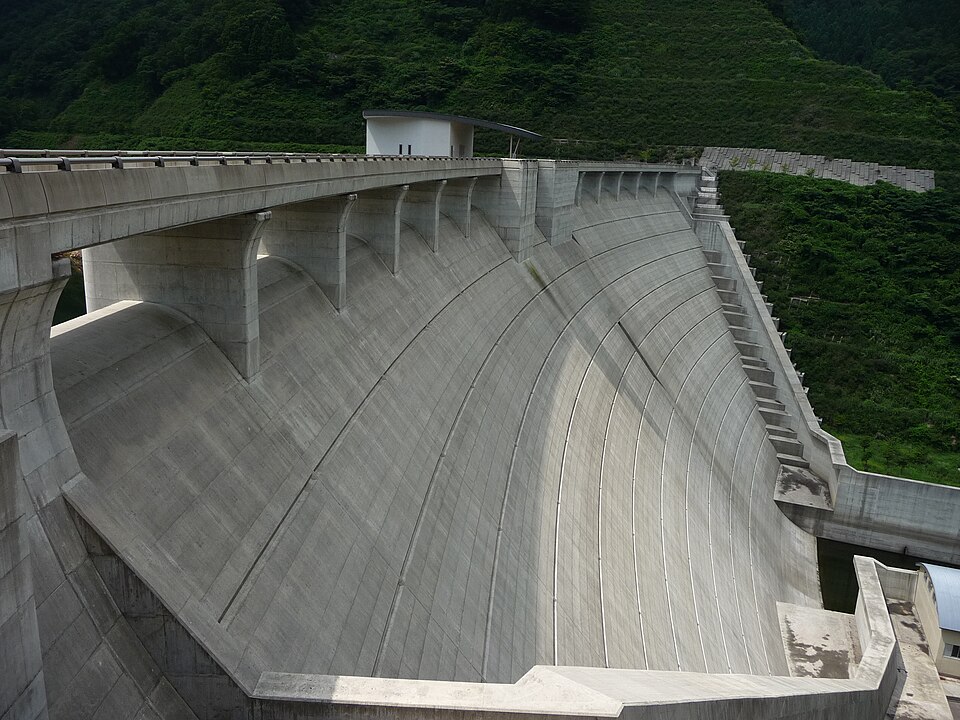 Fayl:Kutani dam.jpg
