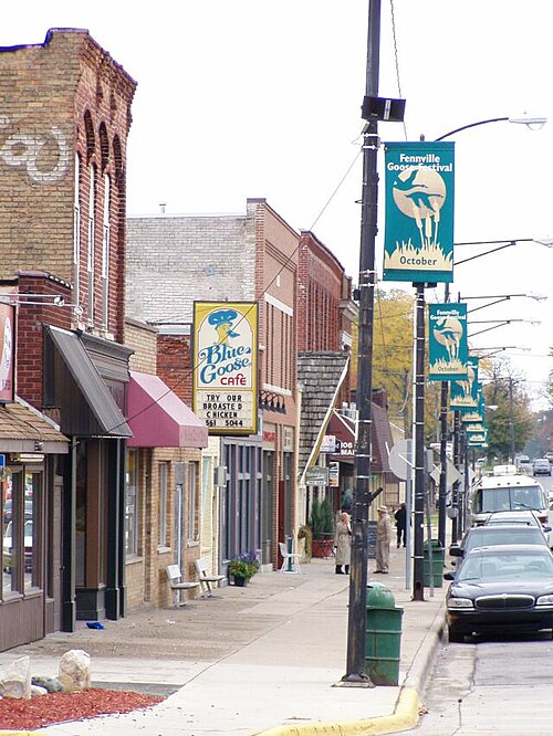 Fayl:Main Street Fennville Michigan.jpg
