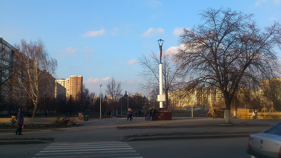 Fayl:Monument in Vyshneve.jpg
