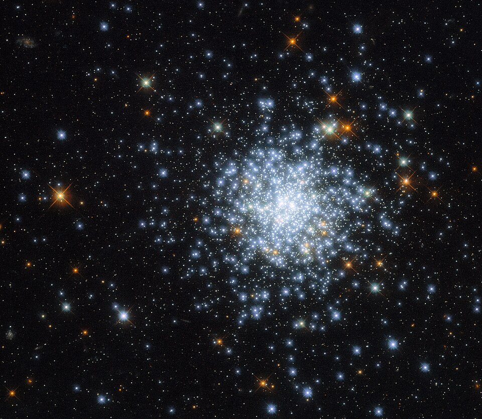 Fayl:NGC2164 - HST - Potw2134a.jpg