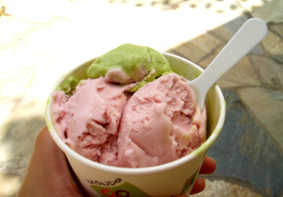 Fayl:Pistachio & strawberry happiness.jpg