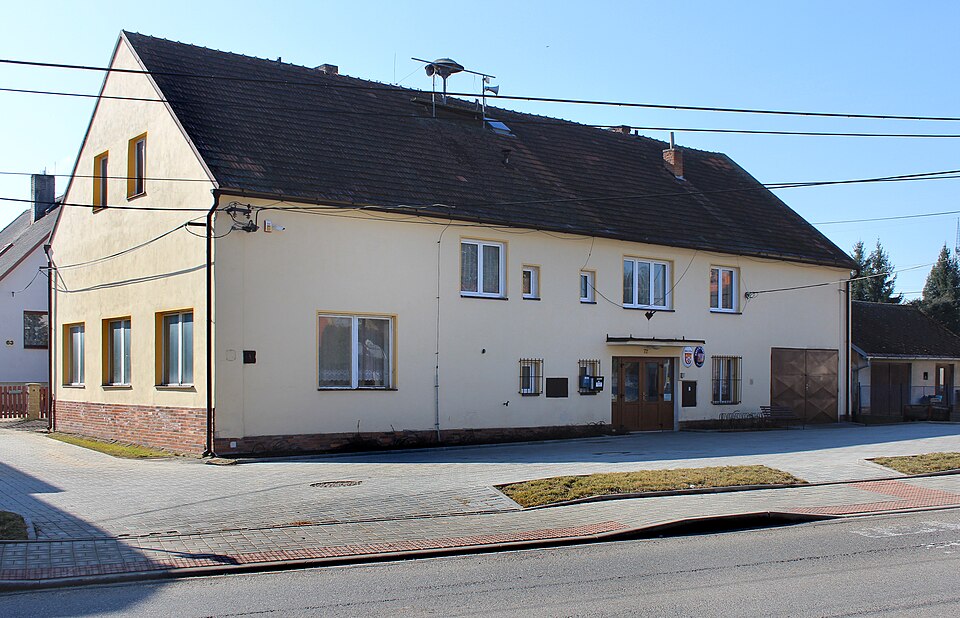 Fayl:Sytno, municipal office.jpg