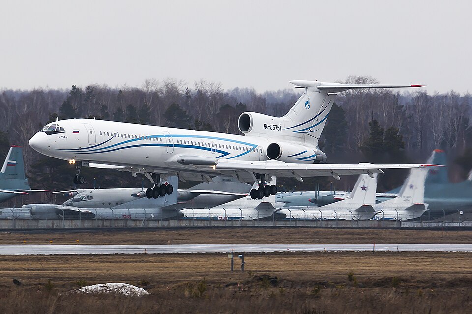 Fayl:Tupolev Tu-154M Gazpromavia RA-85751 (26395449815).jpg