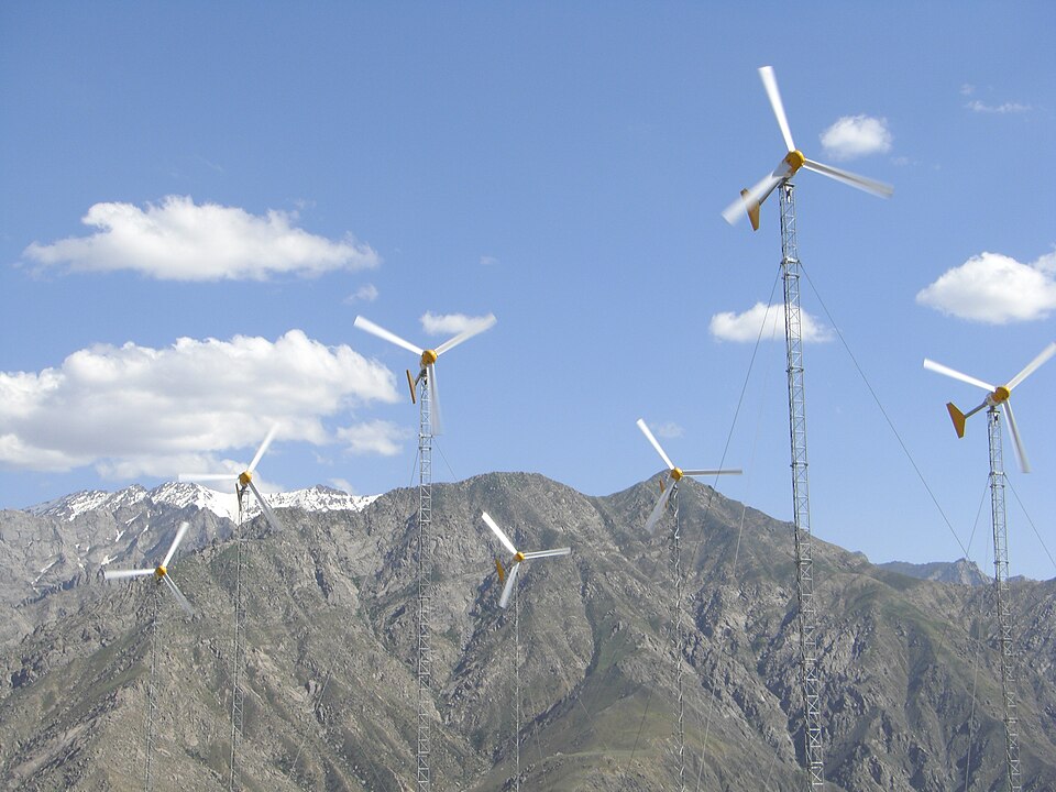 Fayl:Wind farm in Panjshir Province-2.jpg