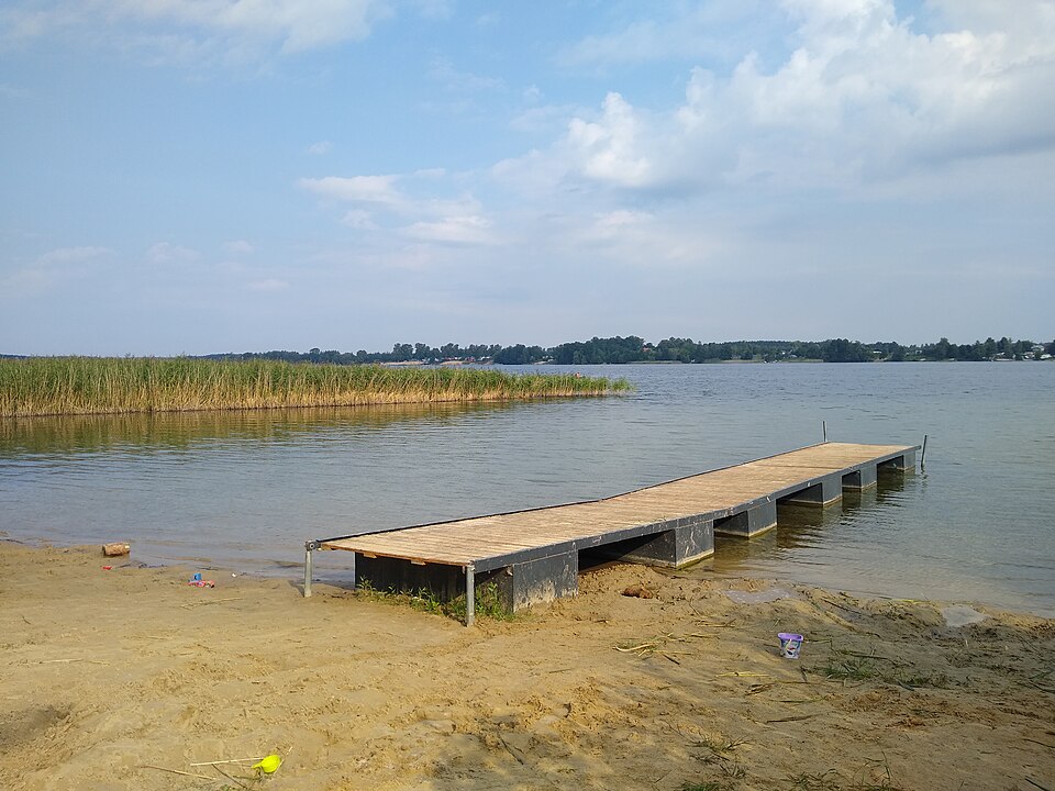 Fayl:Jezioro Białe - plaża.jpg