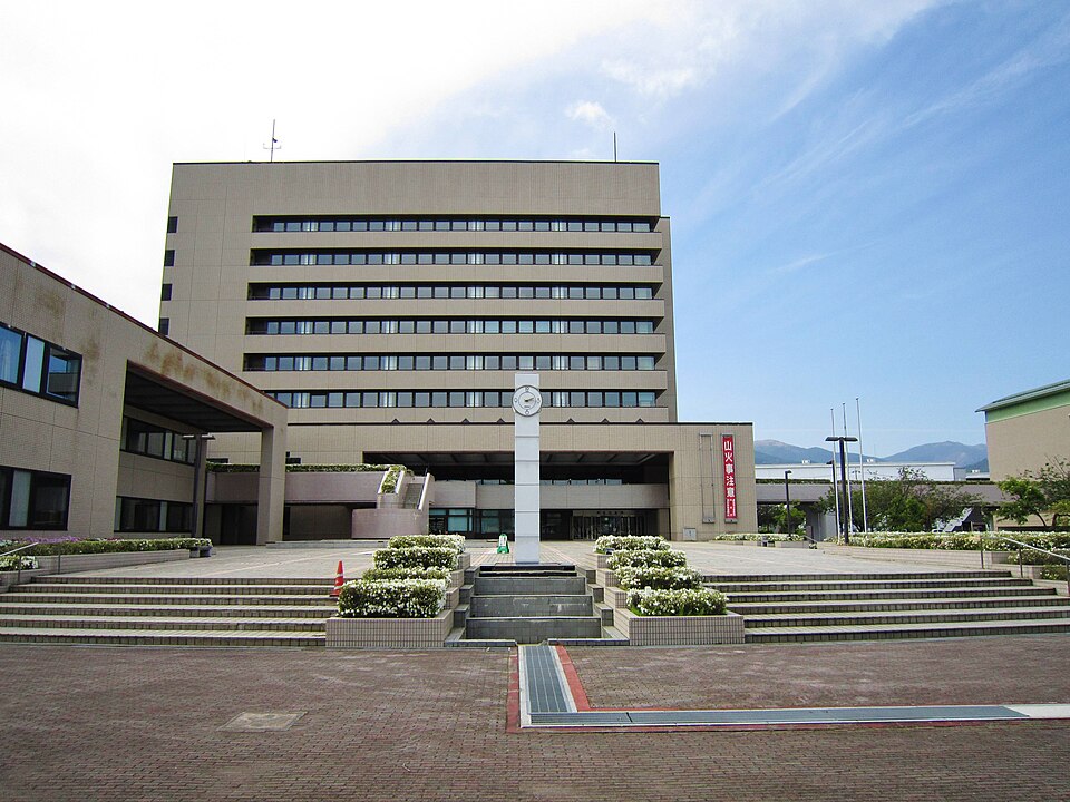 Fayl:Okaya city office.jpg