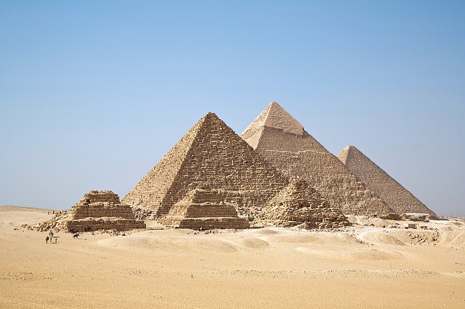 Fayl:All Gizah Pyramids.jpg