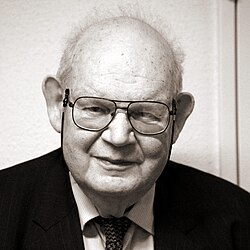 Benoit Mandelbrot, MS 1948, muhandislik 1949, fraktal geometriyaning otasi, Mandelbrot to'plamining nomi