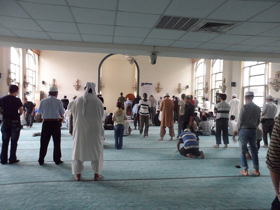 Fayl:Kaohsiung Mosque - Prayer Hall.JPG