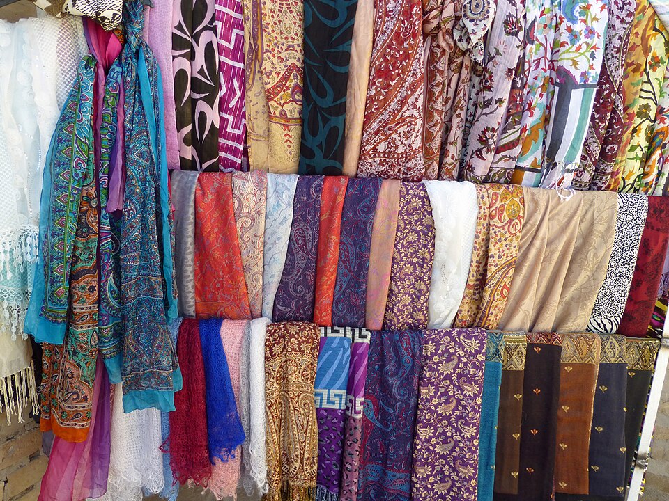 Fayl:Khiva-Foulards.jpg