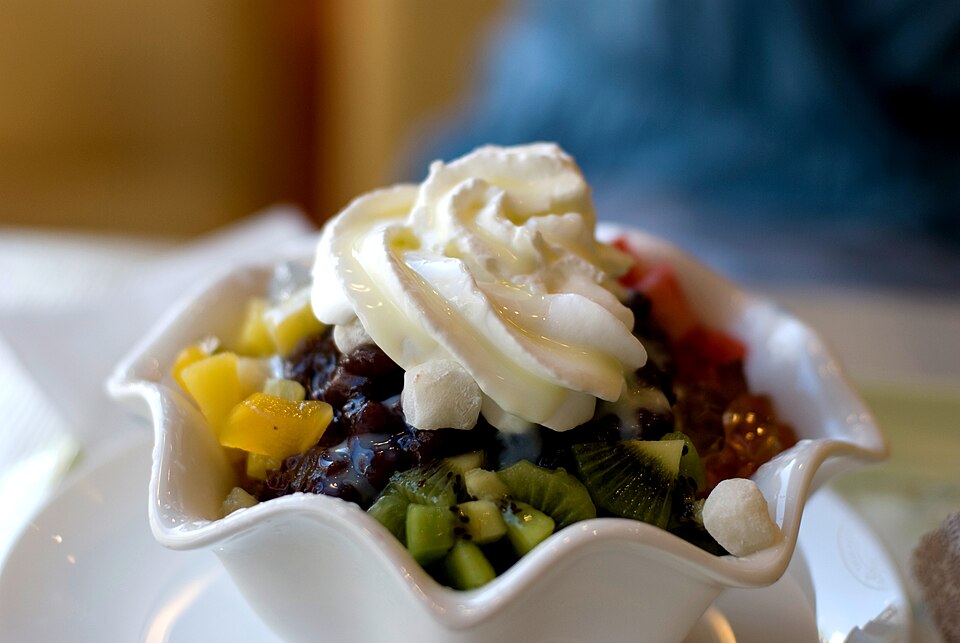 Fayl:Korean shaved ice-Patbingsu-06.jpg