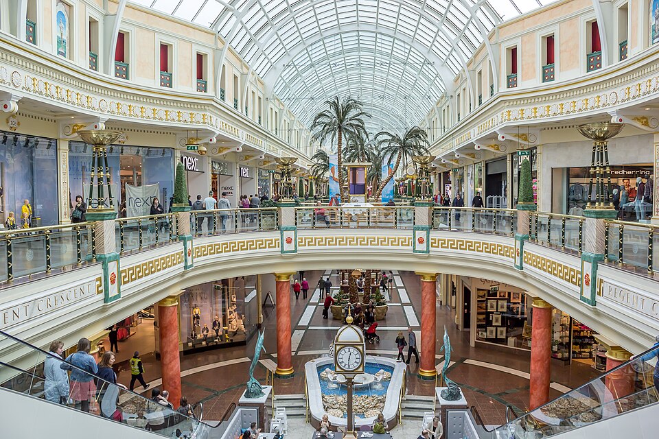 Fayl:Trafford Centre (12777554715).jpg