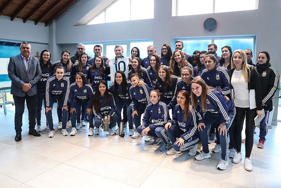 Fayl:Macri Seleccion Femenina1.jpg