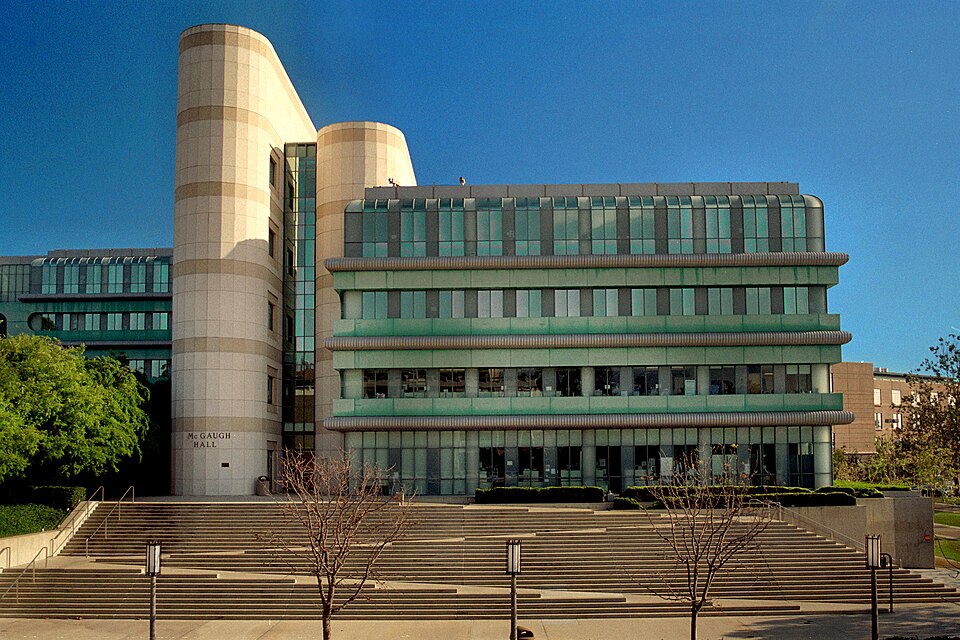 Fayl:McGaughHall.jpg
