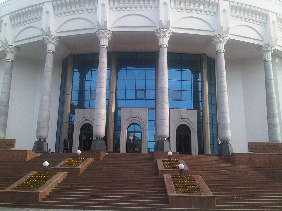 Fayl:Milliy akademik drama teatri (front).jpg