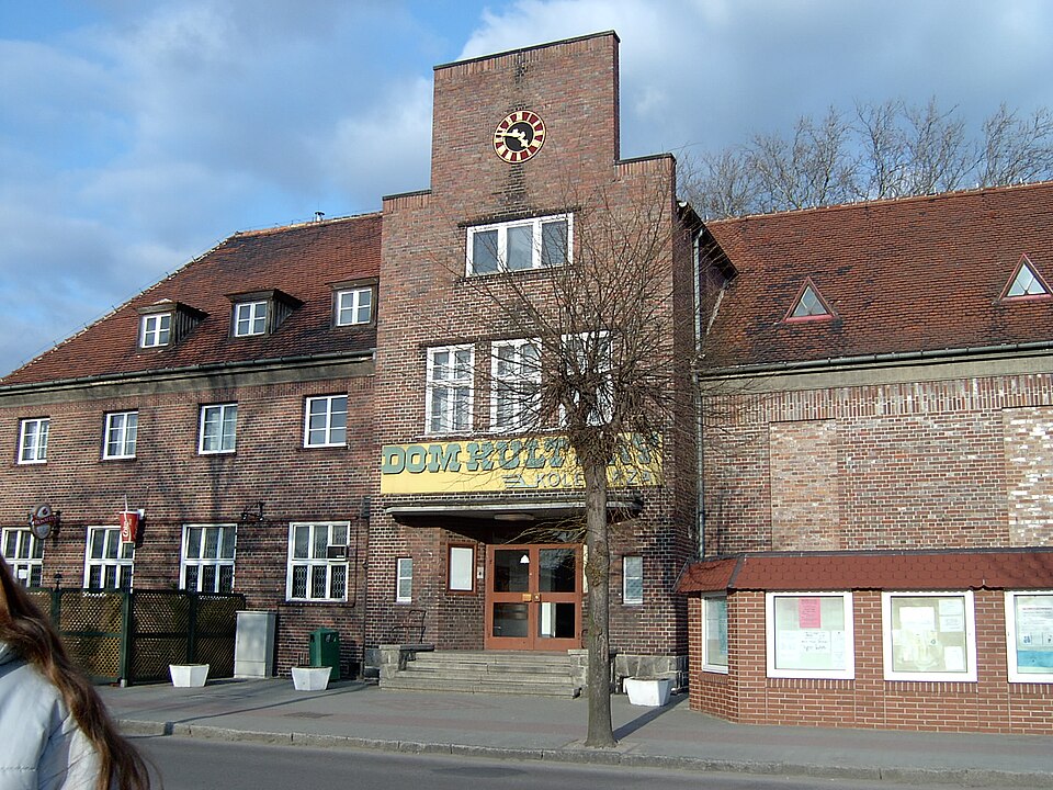 Fayl:Zbąszynek-Dom Kultury.jpg