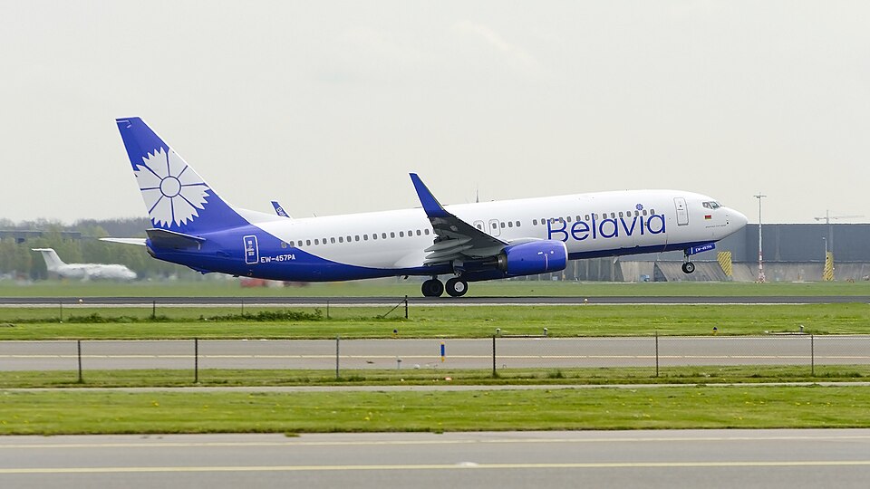 Fayl:Boeing 737-800 of Belavia.jpg