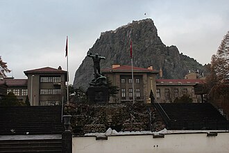 Respublika maydoni va Gʻalaba monumenti