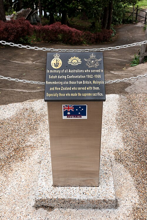 Fayl:Kundasang Sabah WarMemorial-35.jpg
