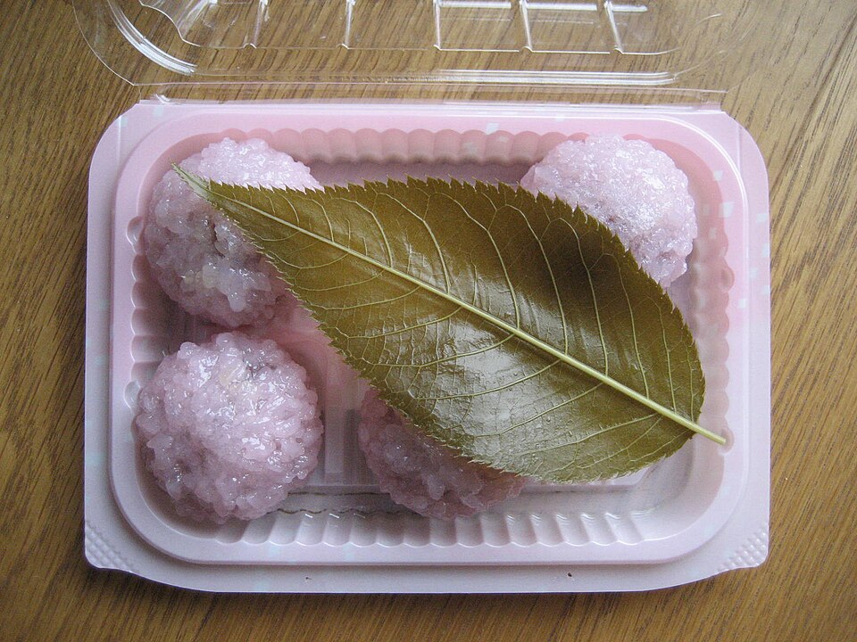 Fayl:Sakura mochi.JPG